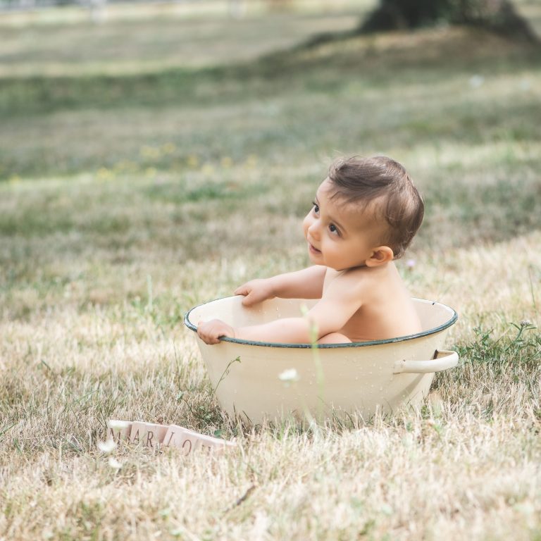 Dans les yeux de l&rsquo;enfant, le monde recommence.