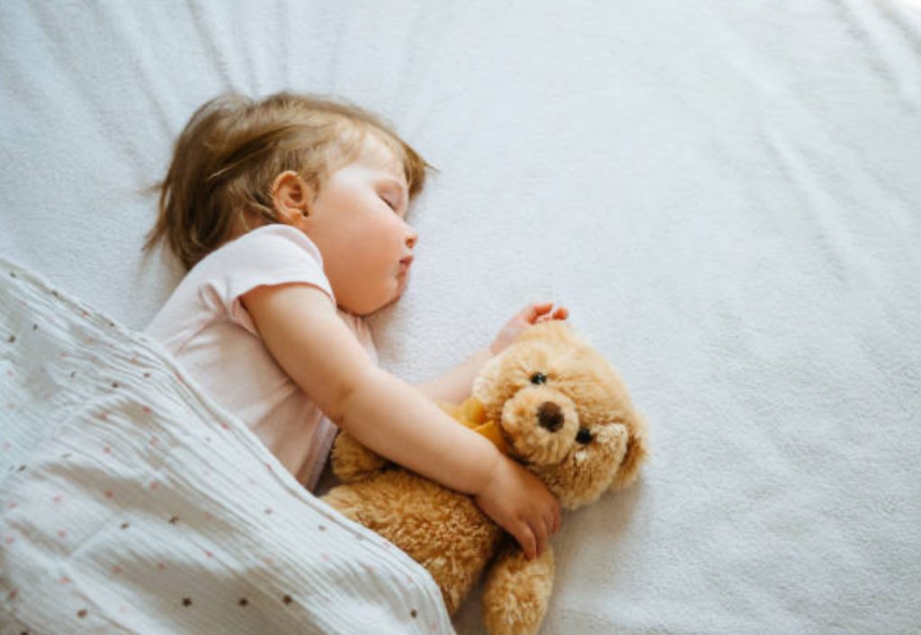 Accompagnement doux pour aider l’enfant à développer des habitudes de sommeil autonomes et sécurisantes — Maison Parent’aise & Bien Naître.