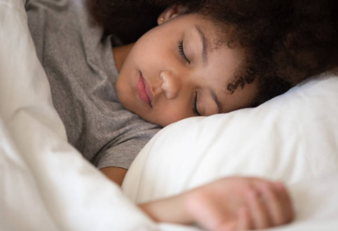 Conseils pratiques pour instaurer un rythme de sommeil régulier et apaisant dès la naissance — Maison Parent’aise & Bien Naître.