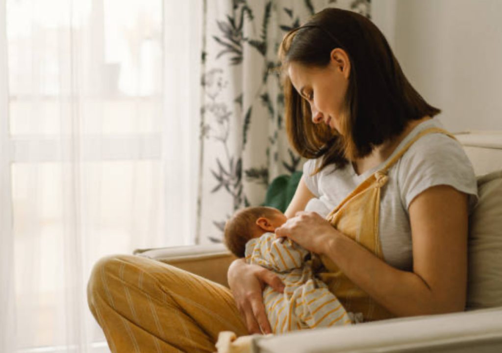 Soutien personnalisé en allaitement face aux douleurs, crevasses, engorgement ou succion difficile — Maison Parent’aise & Bien Naître.