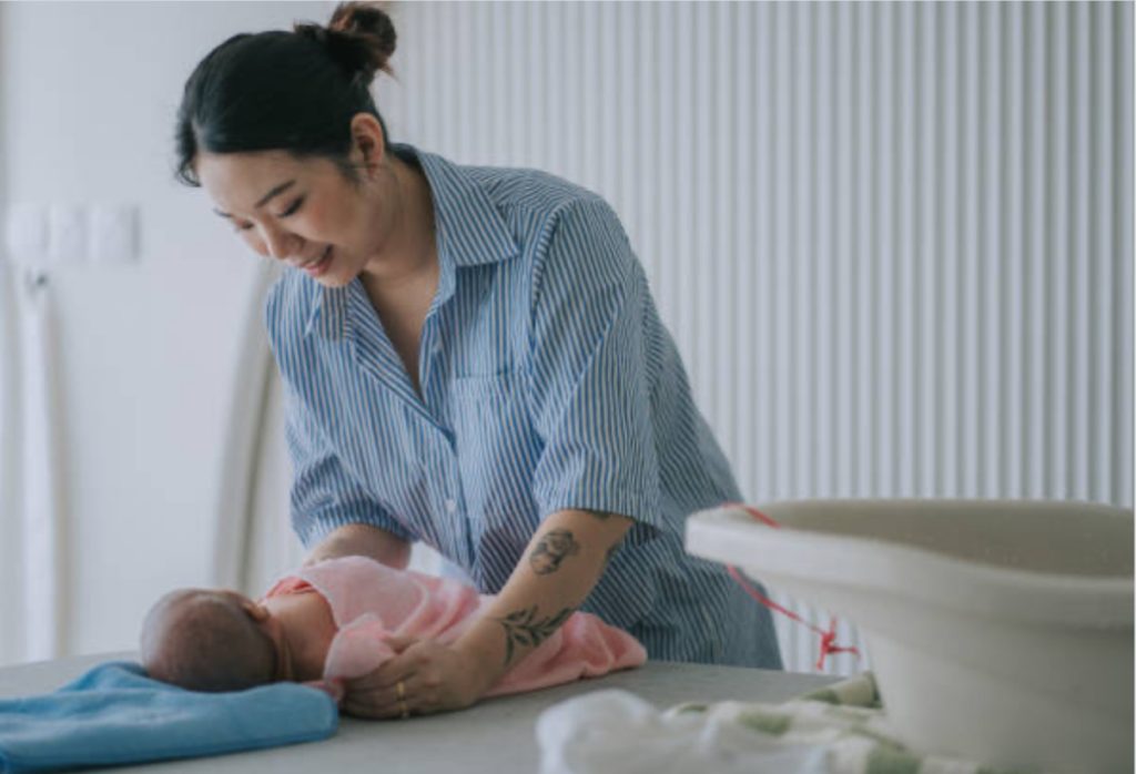 Rituel de bain sensoriel et affectif recréant les sensations du ventre maternel — L’Immersion Originelle® — Maison Parent’aise & Bien Naître.