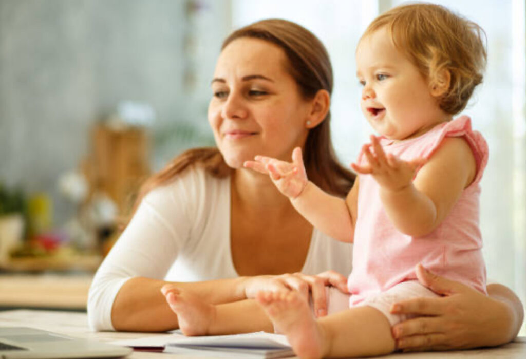 Débuter la communication gestuelle associée à la parole à partir de 6 mois — Maison Parent’aise & Bien Naître.