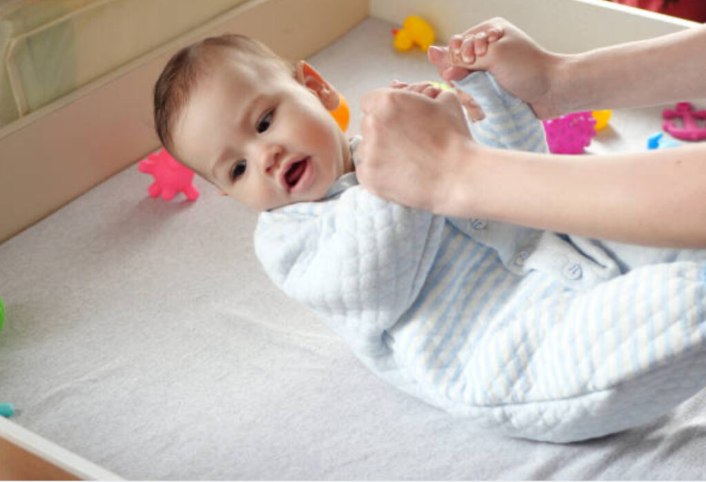 Motricité libre dès la naissance : éviter les équipements contraignants, stimuler en douceur — Maison Parent’aise & Bien Naître.
