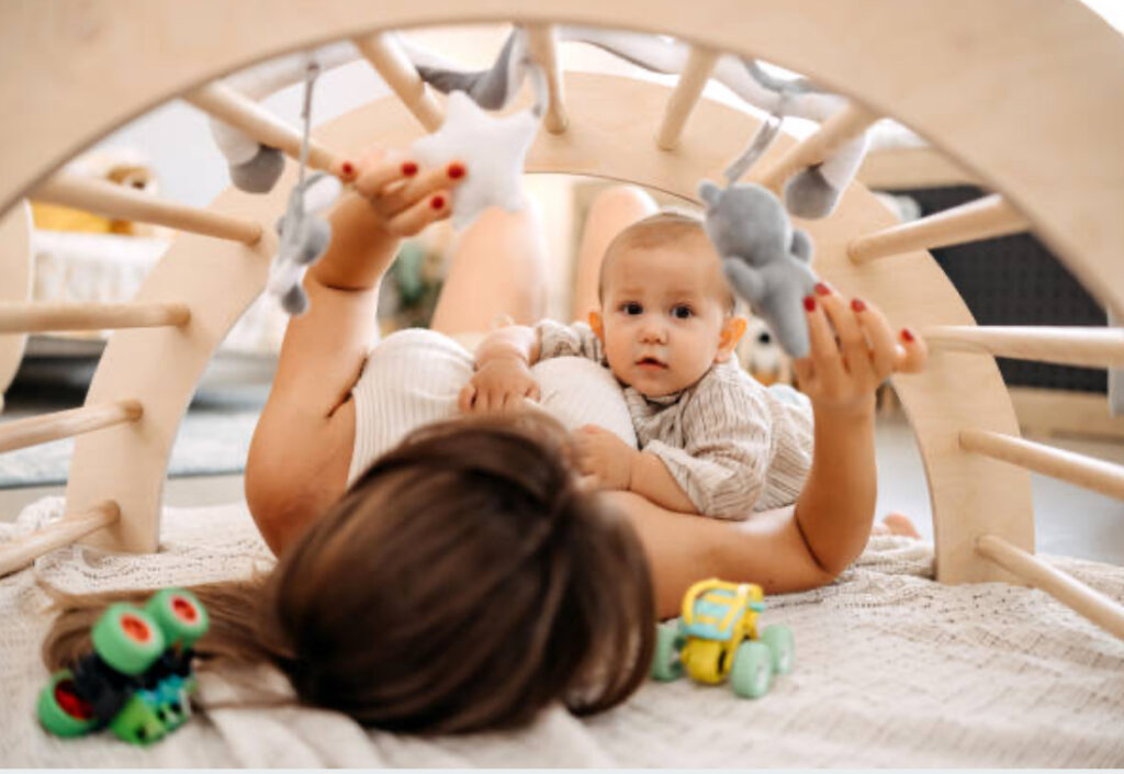 Atelier motricité libre pour accompagner bébé dans ses acquisitions sans le pousser — Maison Parent’aise & Bien Naître.