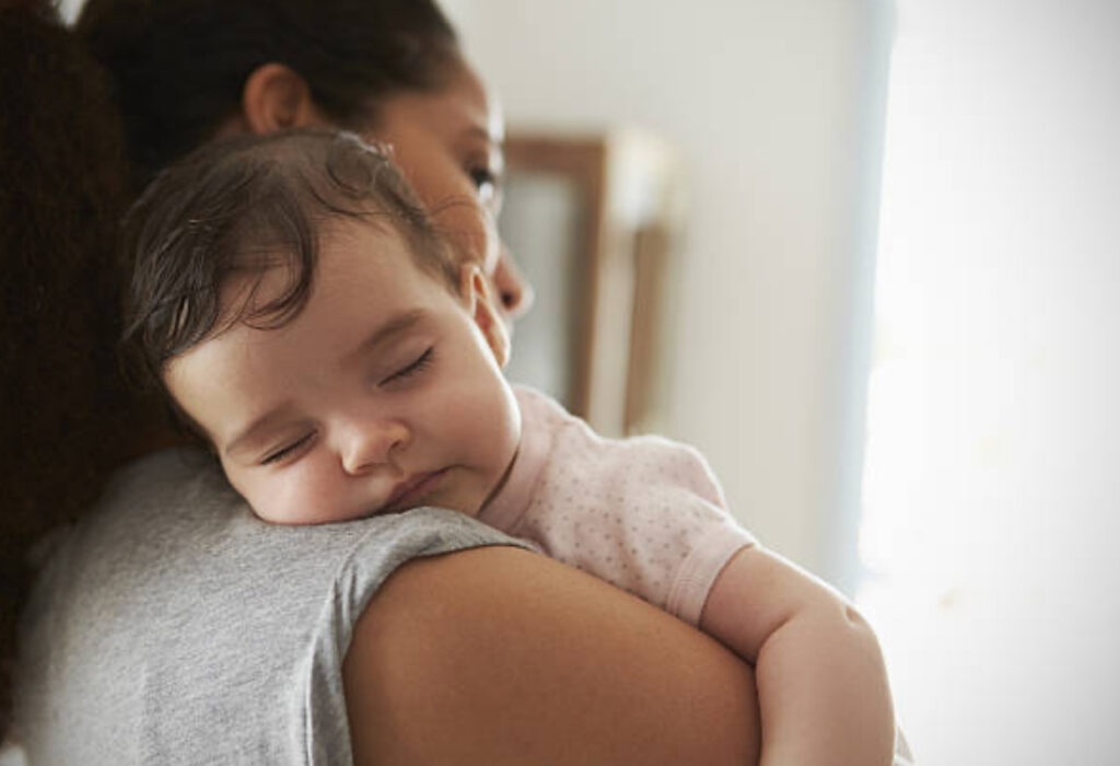 Stratégies adaptées pour accompagner le sommeil des tout-petits en période de transition et de croissance — Maison Parent’aise & Bien Naître.