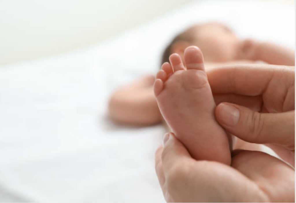 Réflexologie affective et bienveillante pour renforcer le lien parent-enfant et apaiser les tensions — Maison Parent’aise & Bien Naître.