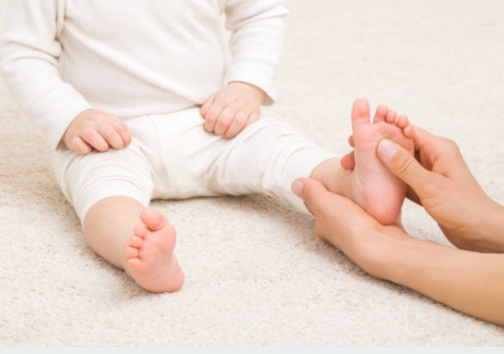 Accompagnement naturel pour bébé en cas de poussées dentaires, constipation ou inconfort — Maison Parent’aise & Bien Naître.