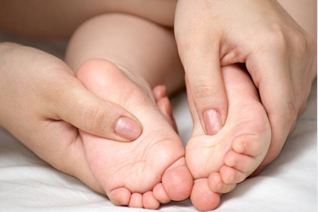 Soin de réflexologie spécifique aux premières semaines de vie pour soutenir l’équilibre émotionnel et physique — Maison Parent’aise & Bien Naître.