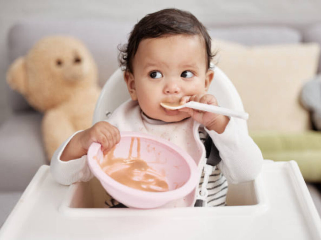 maison-parentaise-bien-naître-alimentation-bebe-diversification-dme-bebe-mange-pas-legumes-peur-etouffement-repas-famille-plaisir-gouter