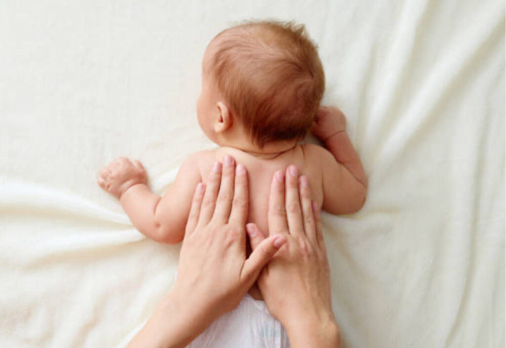 massage bébé colique douleurs ventre apaisement sommeil motricité MPBN